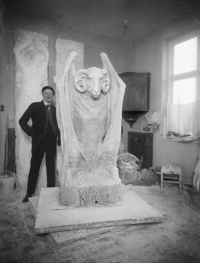 Axel Ebbe stands next to his artwork "Kyrkogrimen" in his studio in Hököpinge.