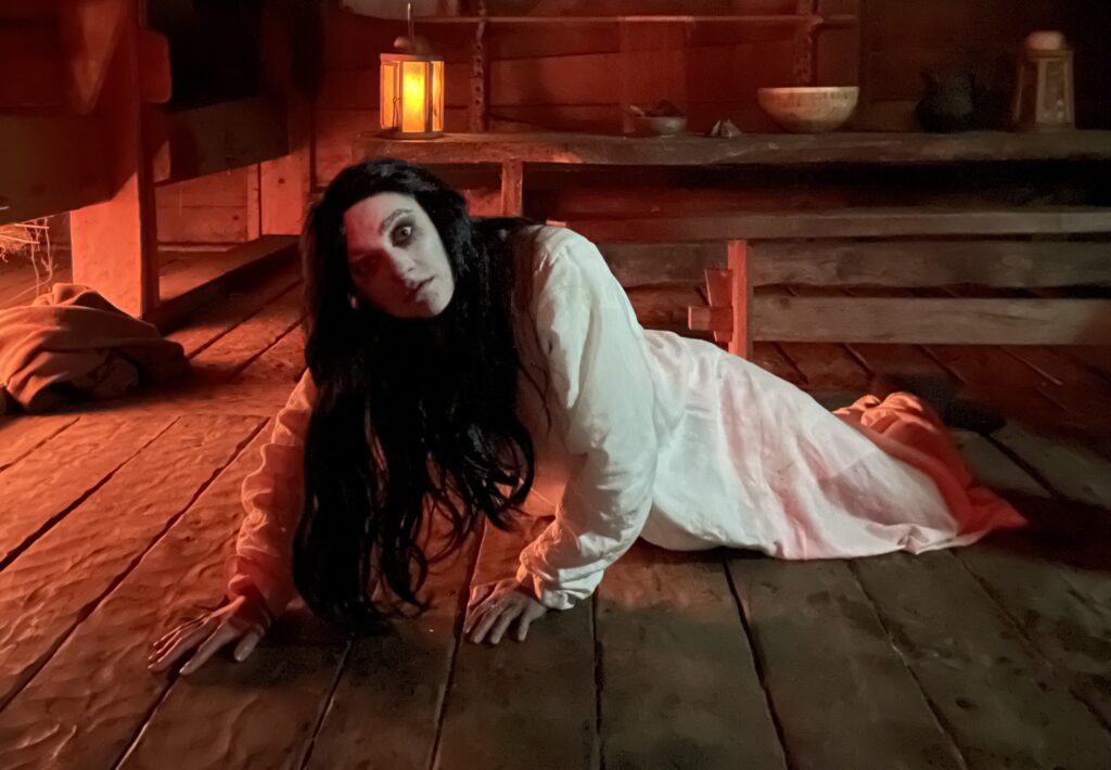 Maran kryper på golvet