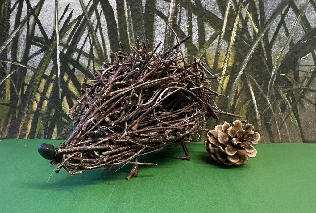 igelkott byggd av tunna kvistar