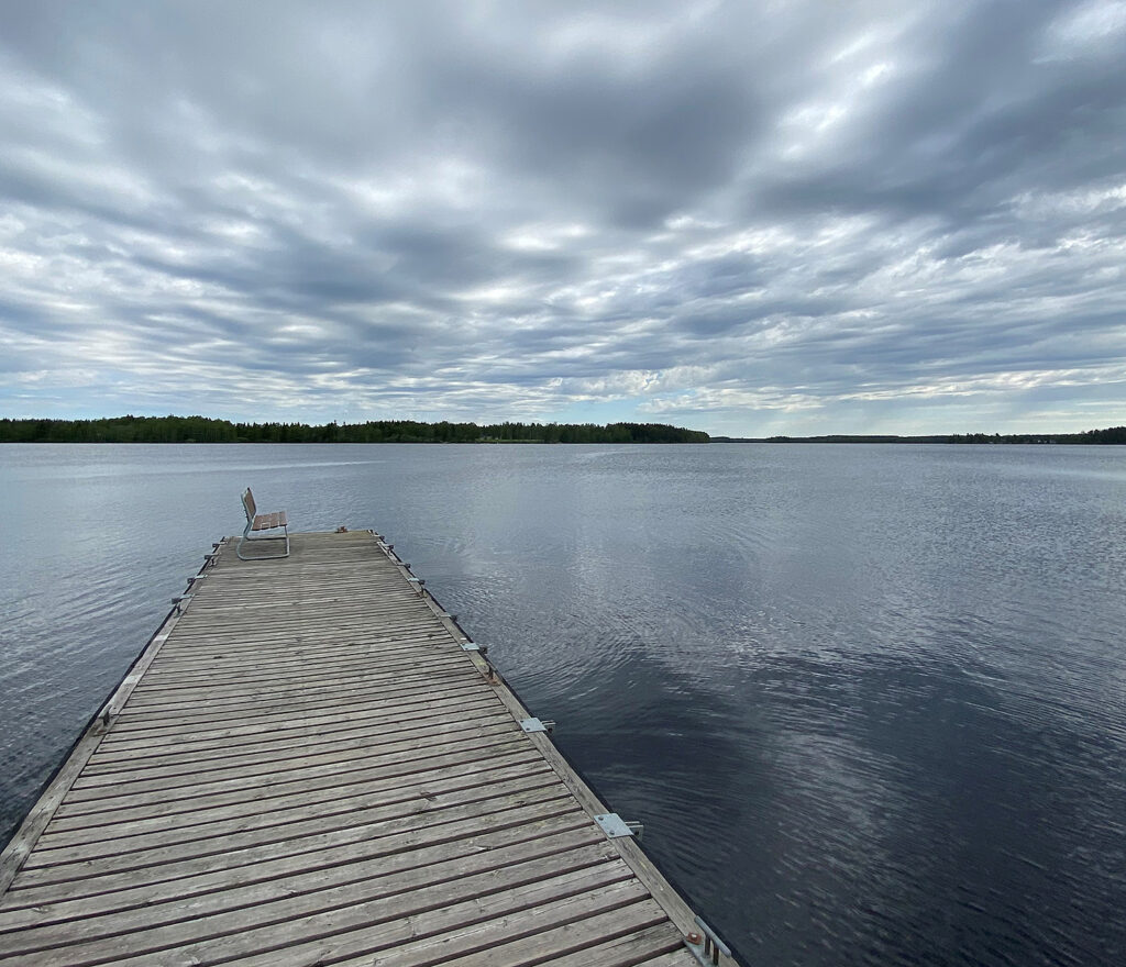 Brygga vid en sjö