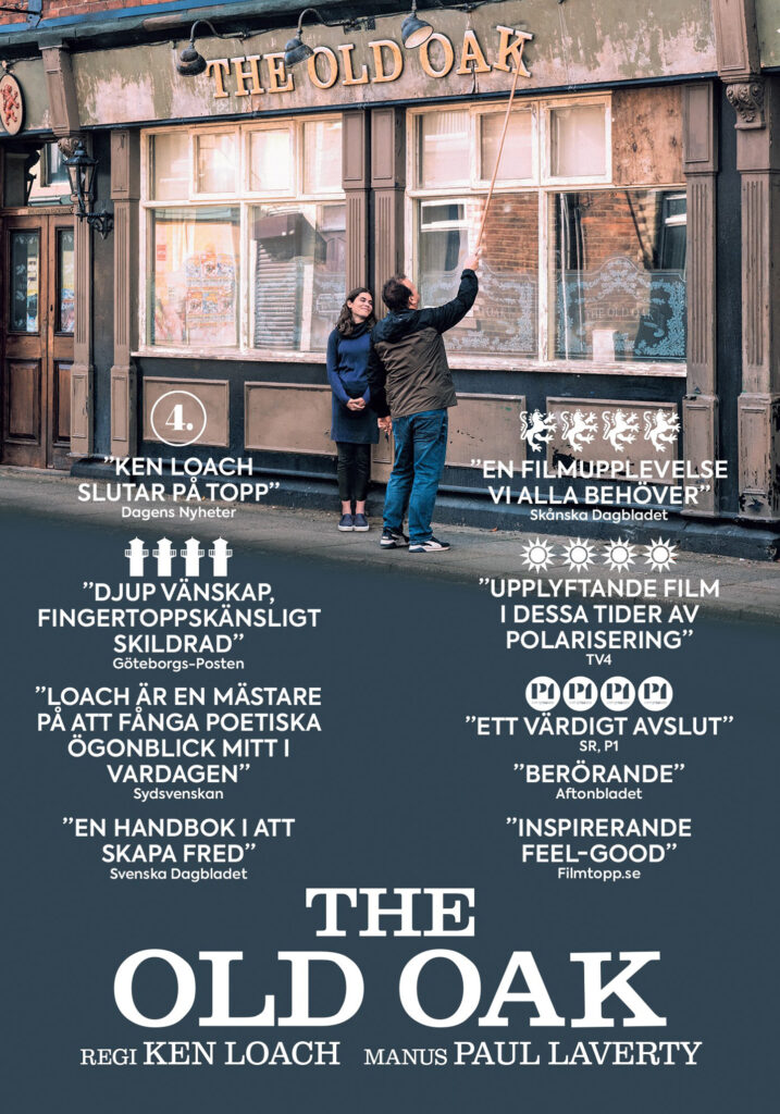 Filmaffisch, The old oak. En man och en kvinna står utanför en pub.