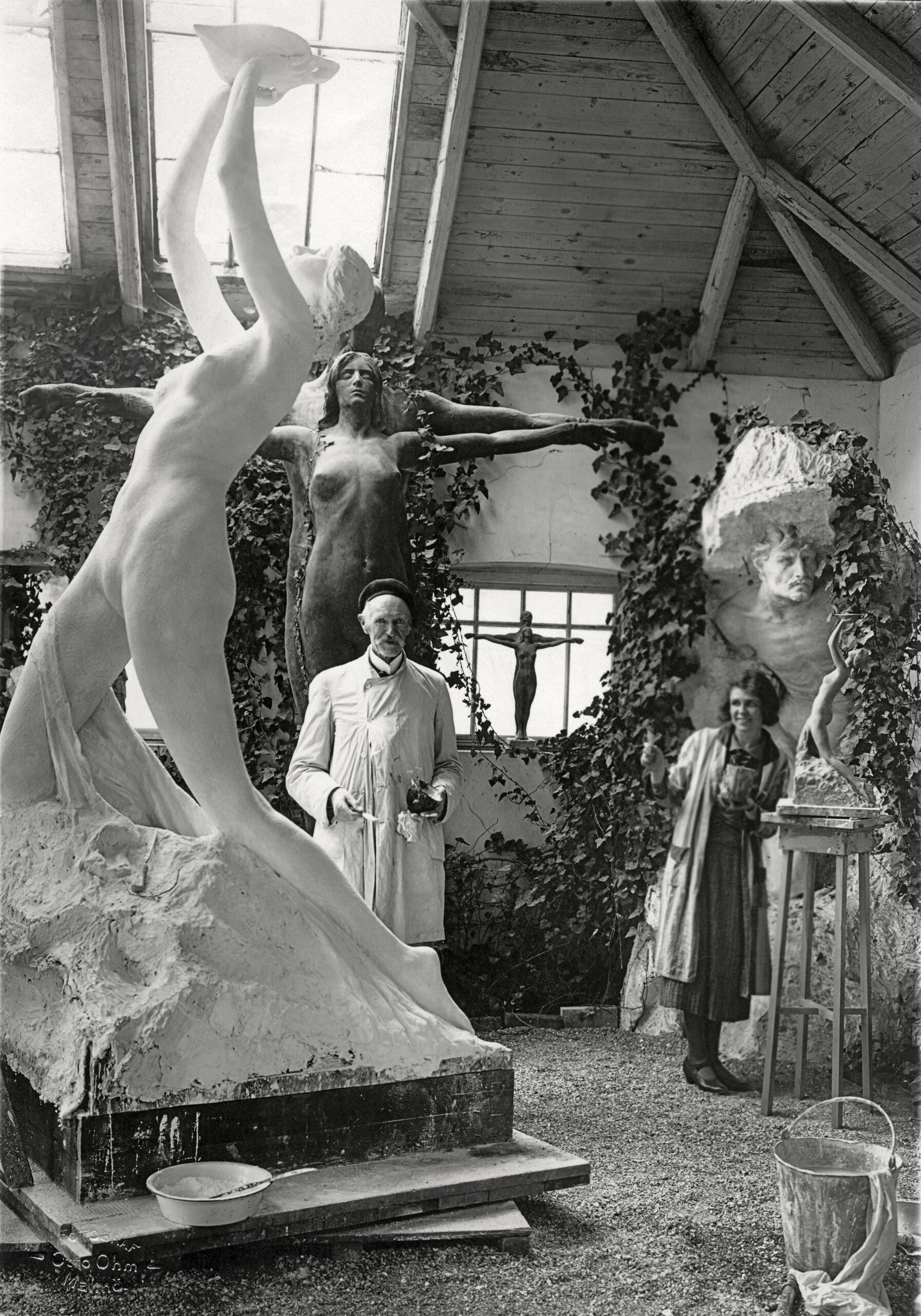 Axel och hustrun Lillemor i ateljén.